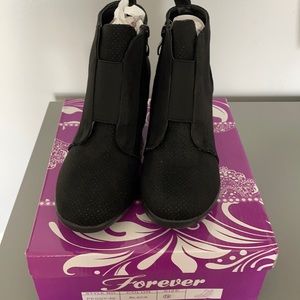Women’s Black wedge bootie size 7.5